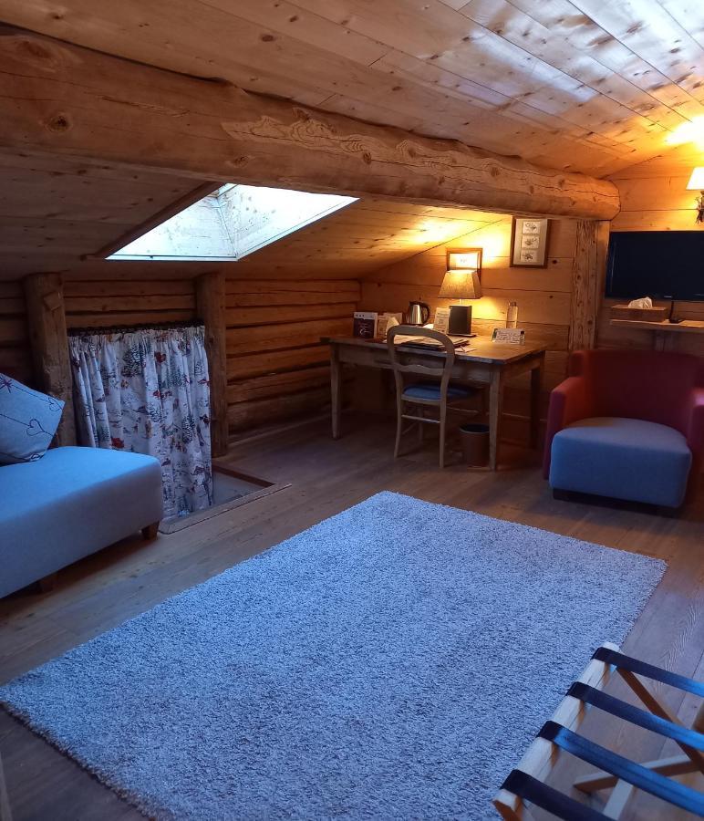 הוטלוס Hotel La Ferme Du Chozal, Chalet De Tradition מראה חיצוני תמונה